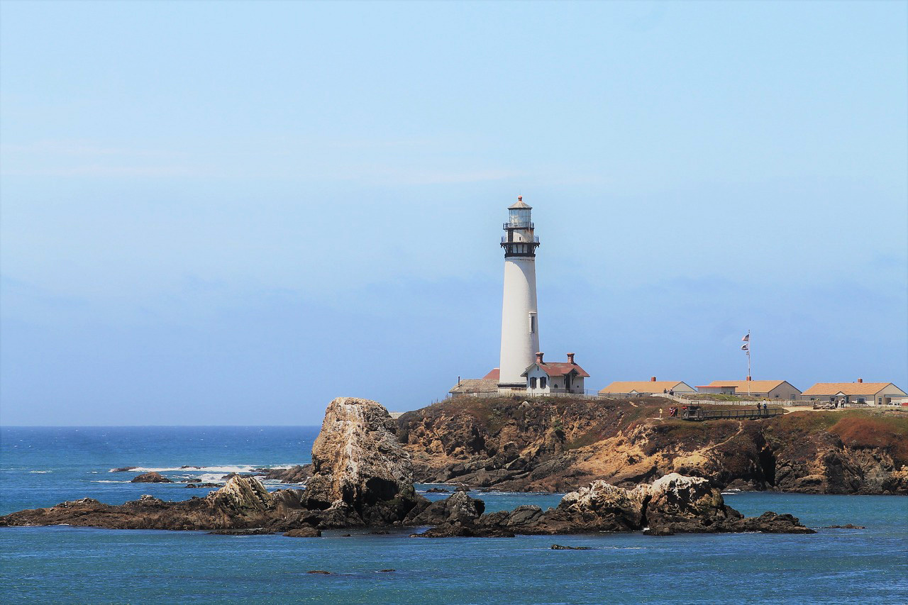 Image of the California coast and Pigeon Point Lighthouse